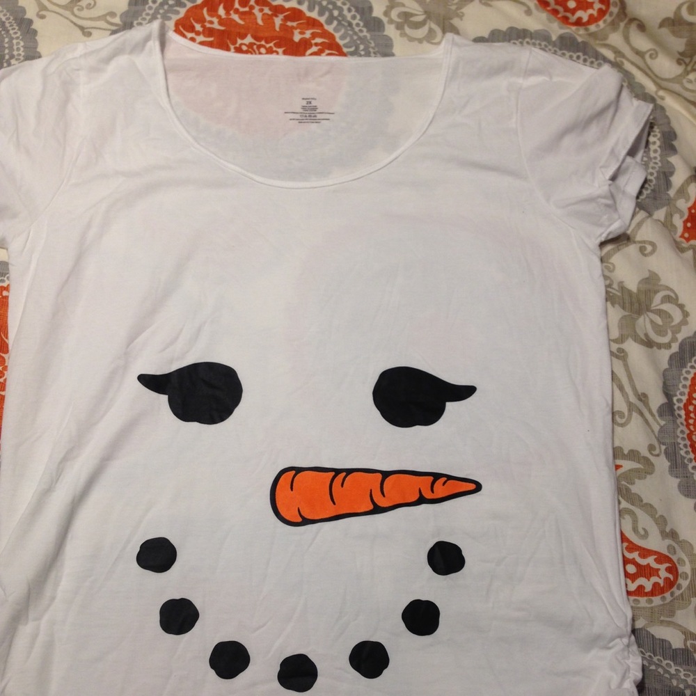 Maternity tshirt. Snowman on belly.